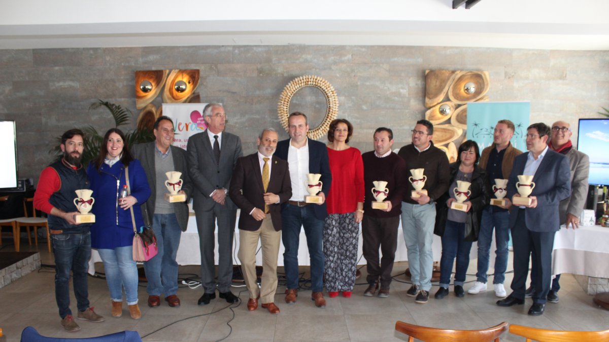 Participantes en las jornadas previas a la inauguración de la carpa esta noche.