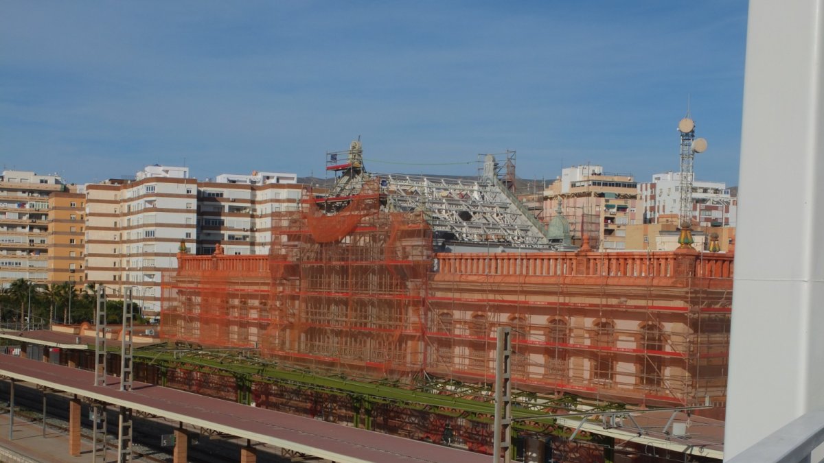 estado actual de las obras de rehabilitación de la antigua Estación de Ferrocarril de Almería.