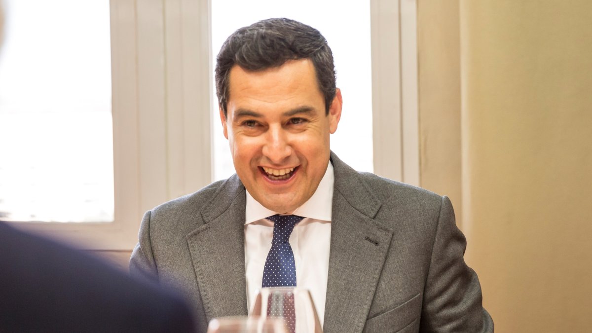 Juan Manuel Moreno Bonilla, durante su visita a las instalaciones de LA VOZ.