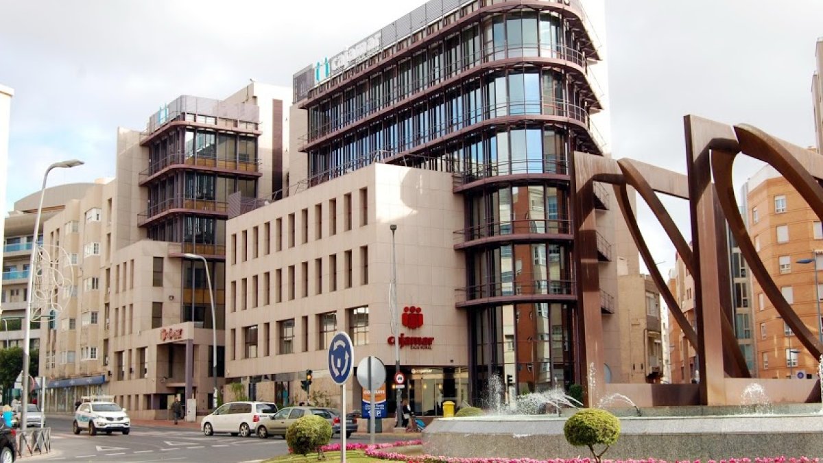 Sede de Cajamar en la Plaza Barcelona de Almería.