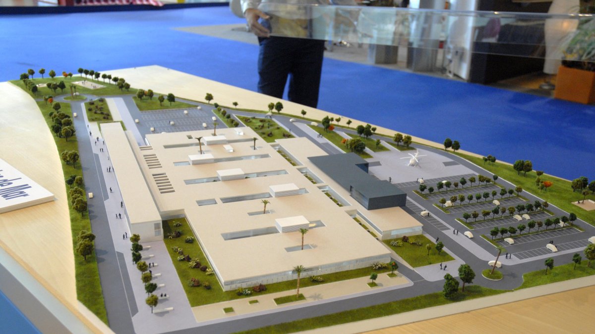 Maqueta del futuro hospital que se construirá en Roquetas de Mar.