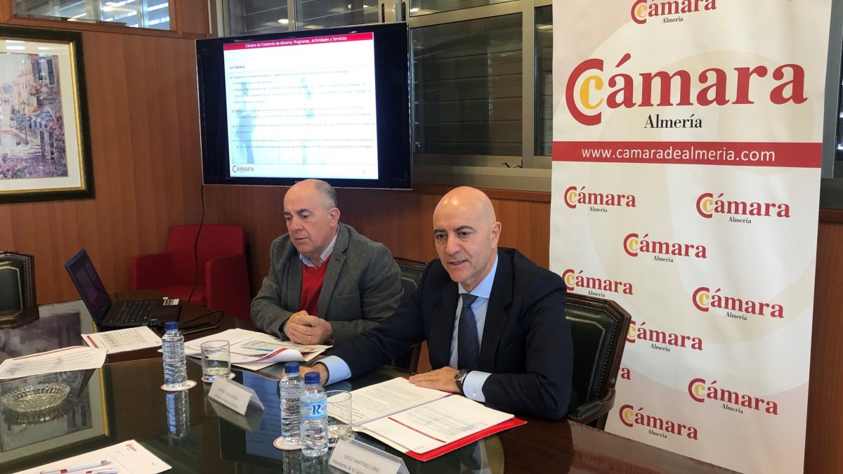 El presidente, Diego Martínez Cano, y el técnico cameral Víctor Cruz.