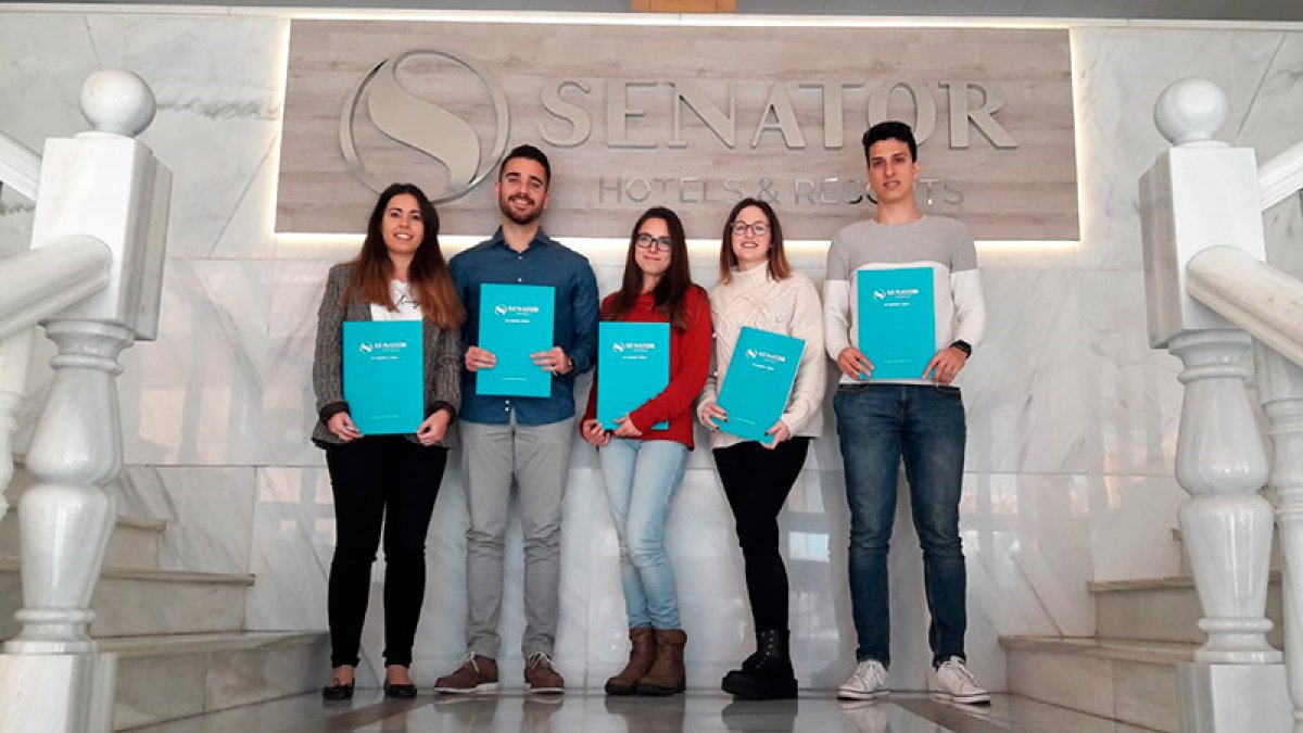 Los cinco jóvenes que han accedido a las Becas Talento D-Ual