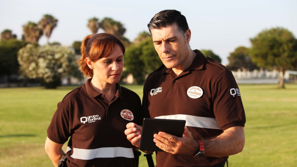 Vigilantes  de Grupo Control durante un servicio.