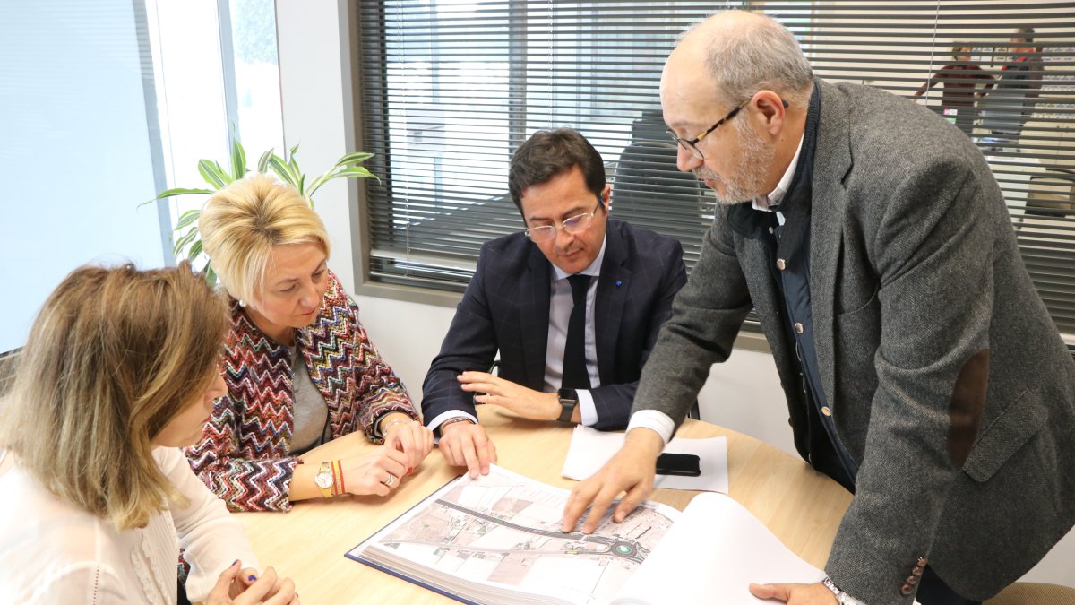 Reunión de la delegada de Fomento con el alcalde y la concejala de Cultura de El Ejido.