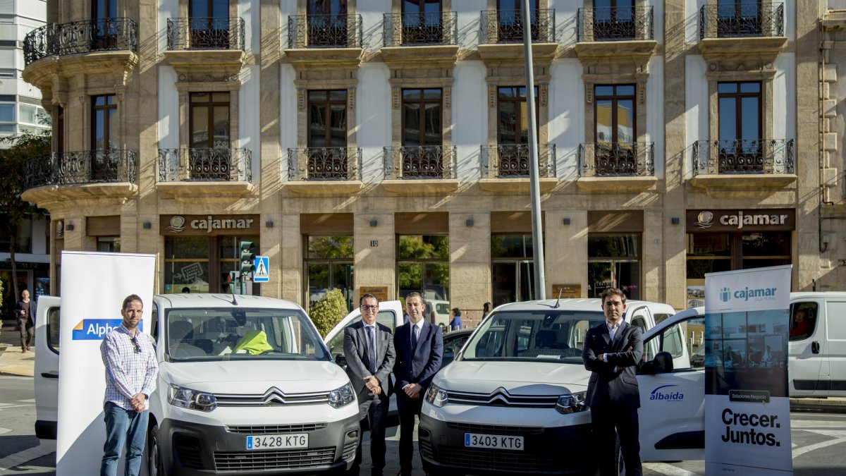 Entrega de los nuevos vehículos de la flota de renting.