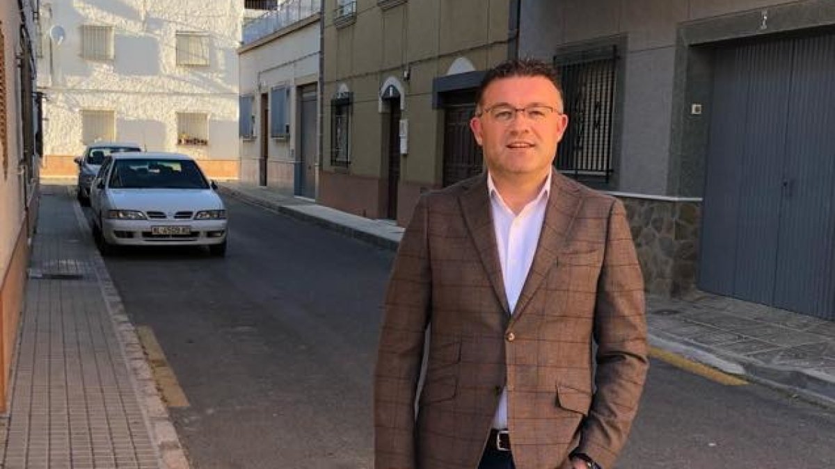 José Carlos Lupión en su barrio natal de Berja.