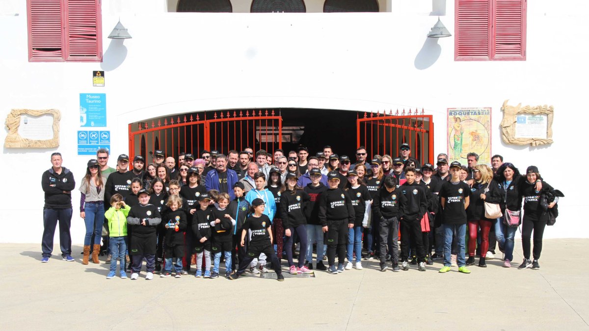 Foto de familia del Club El Buen Pescar.