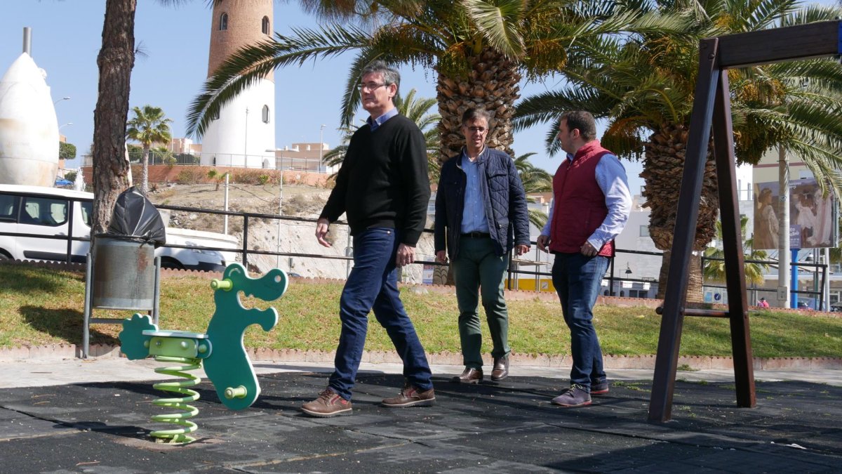 Visita del alcalde y varios concejales a una de las zonas donde habrá mejoras.