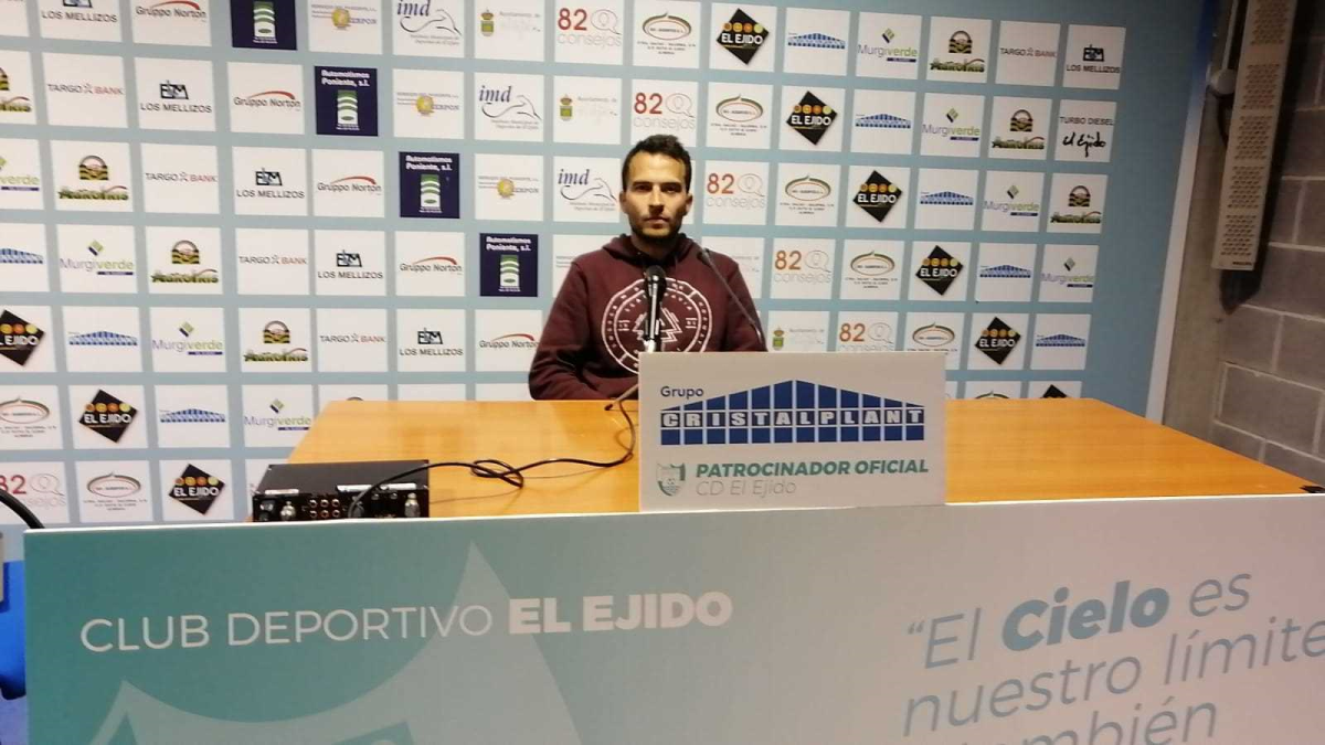 Jesús Rubio toma la palabra en el club celeste.