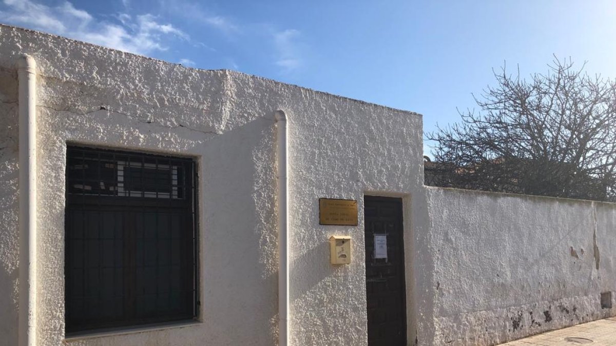 Fachada del local que el Ayuntamiento cederá a Correos para la puesta en marcha de la oficina.