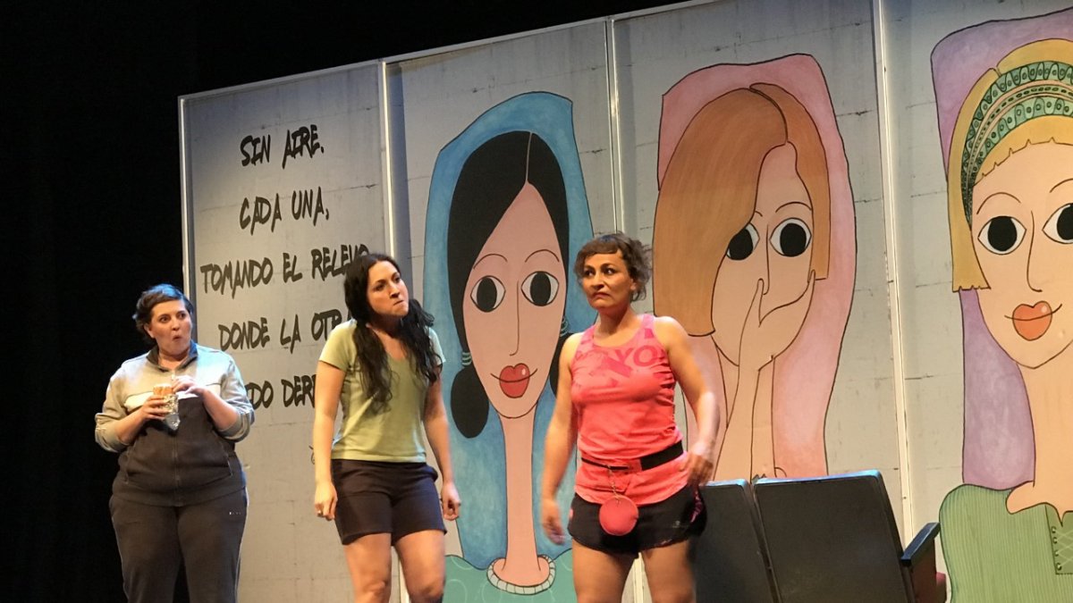 Las actrices M. Galera, E. Quiñones y C. Pérez en esta pieza trágico-cómica.