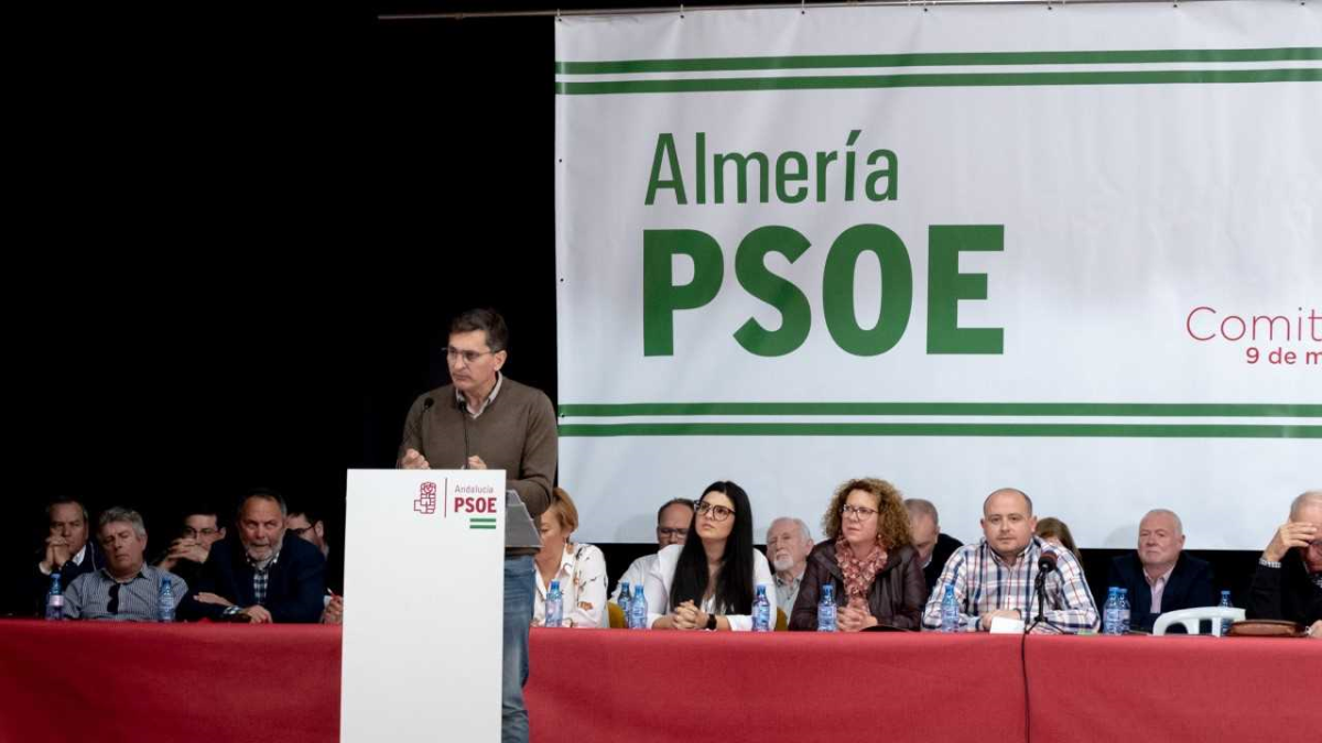 José Luis Sánchez Teruel, durante su intervención en el Comité Provincial de Garrucha.