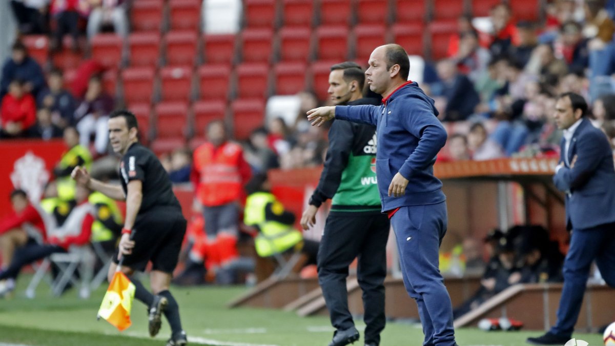 José Albewrto maniató al Almería y robotizó al Sporting.