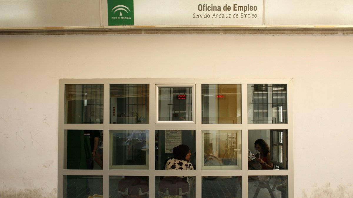 Los almerienses son de los andaluces que buscan en mayor proporción un segundo empleo