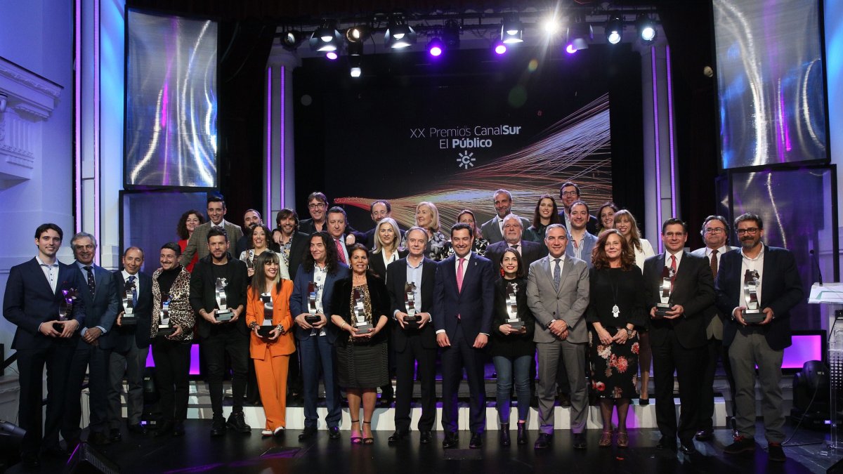 Foto de familia de los premiados por Canal Sur tras la gala del lunes.