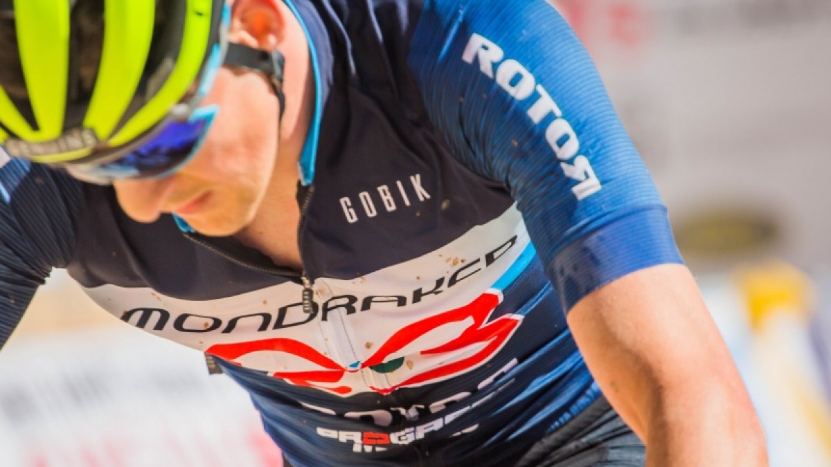 Nuestros bikers siguen en lo más alto.