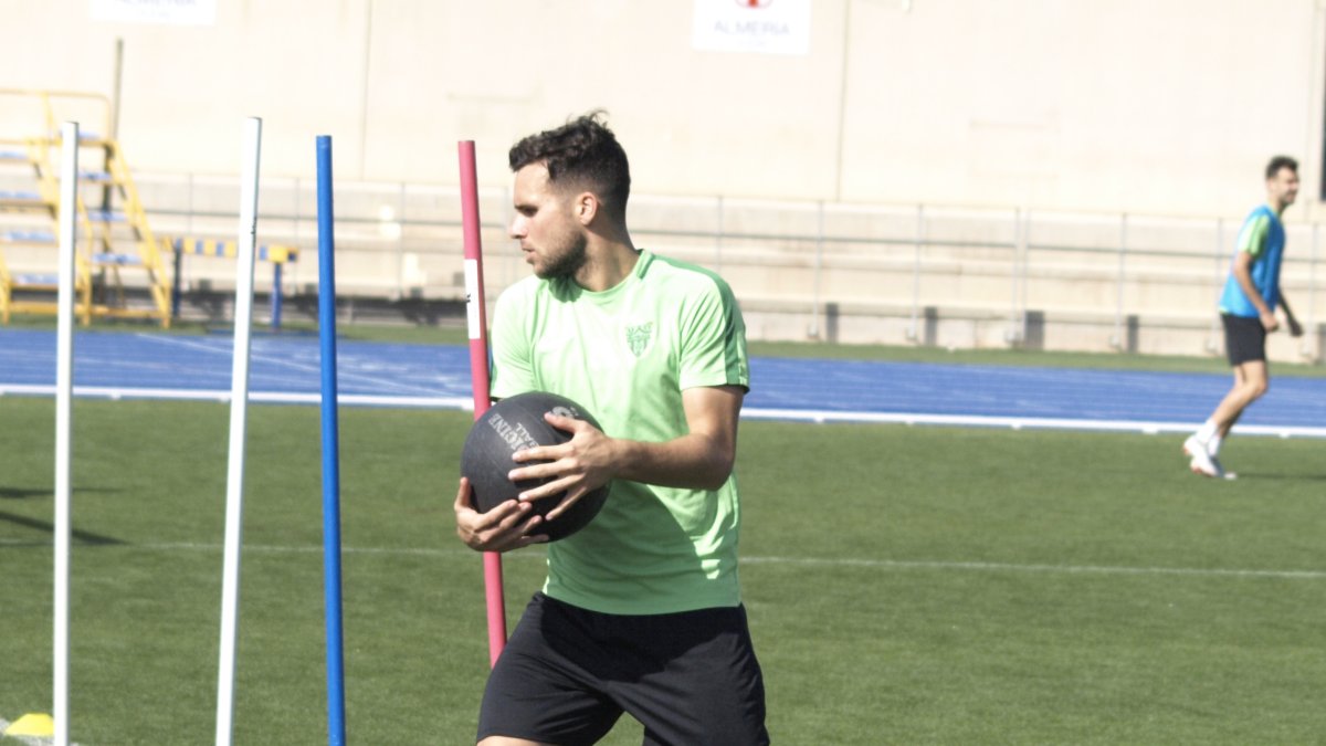 Álvaro Giménez en el entrenamiento de este miércoles.