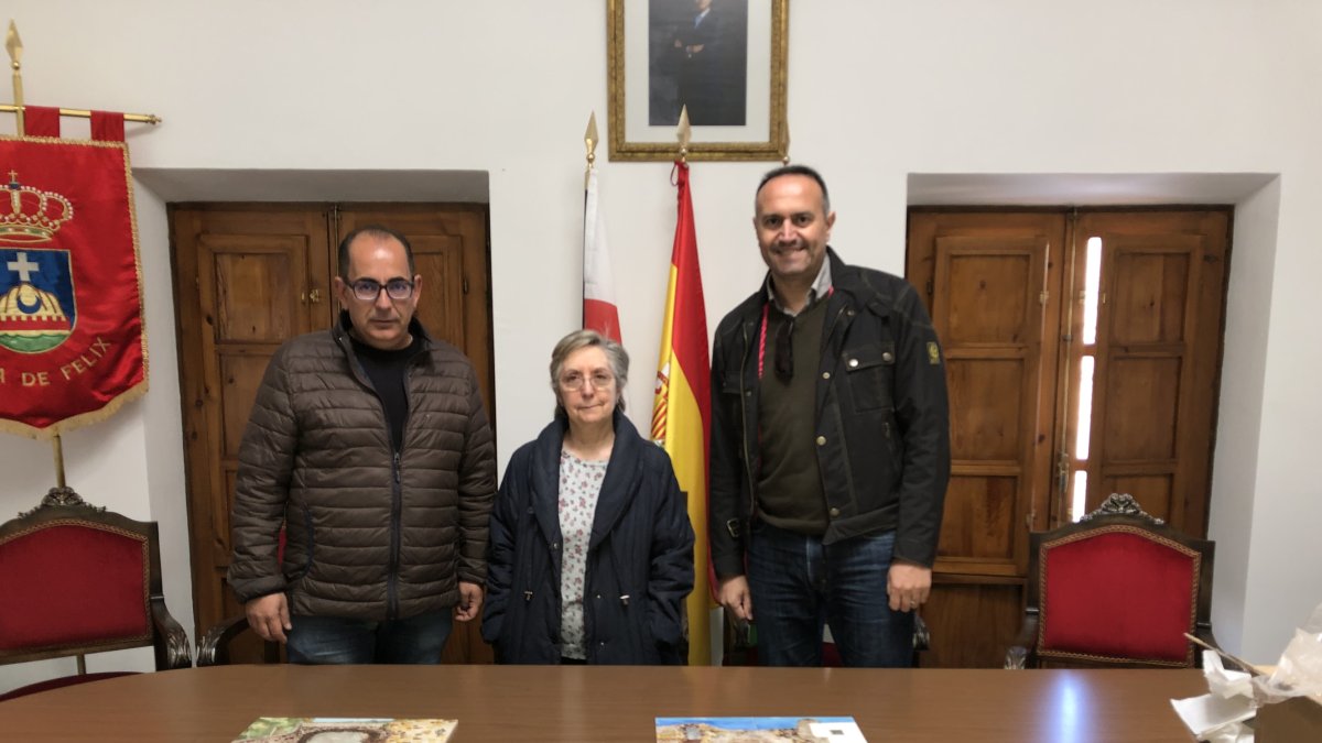 Acto de entrega de las placas en el consistorio.