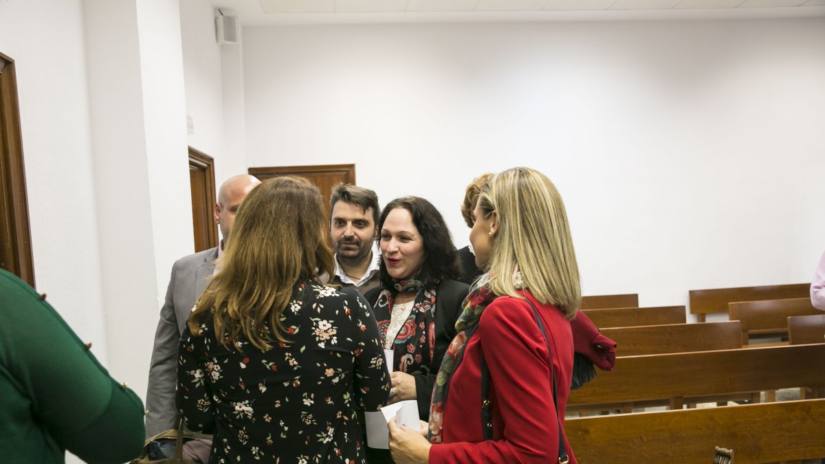 La diputada almeriense Luz Belinda Rodríguez con representantes del Partido Popular