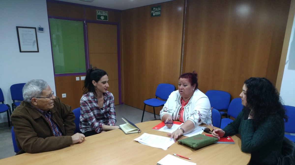 Amalia Román junto a la directiva de Indalajer