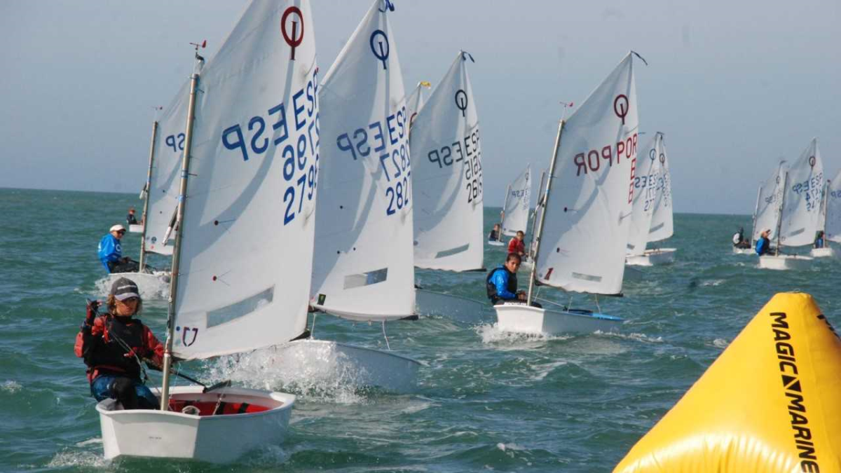 Los regatistas almerienses irán a por el triunfo.