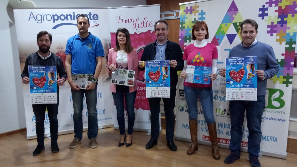 Representantes de las entidades organizadoras de la carrera en el acto de presentación.