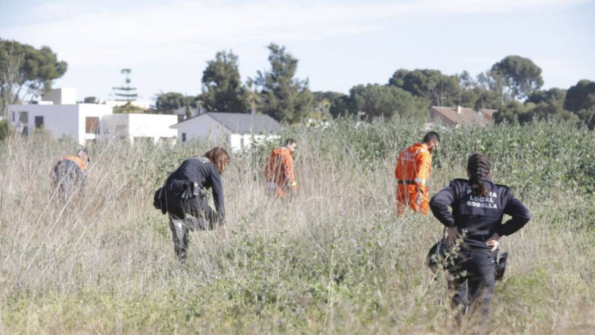 Protección Civil y Policía Local de Godella, buscando a los pequeños.