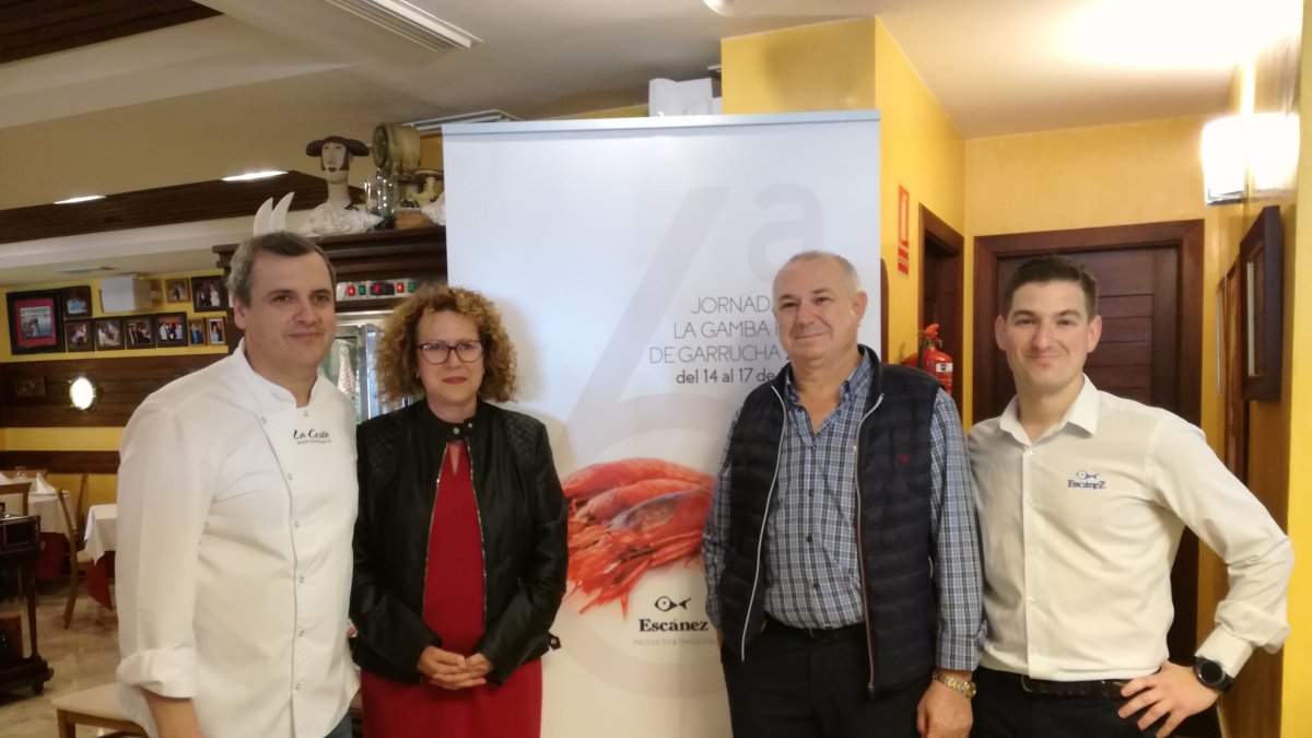 Los Escánez, padre e hijo, con Jose Álvarez y la alcaldesa