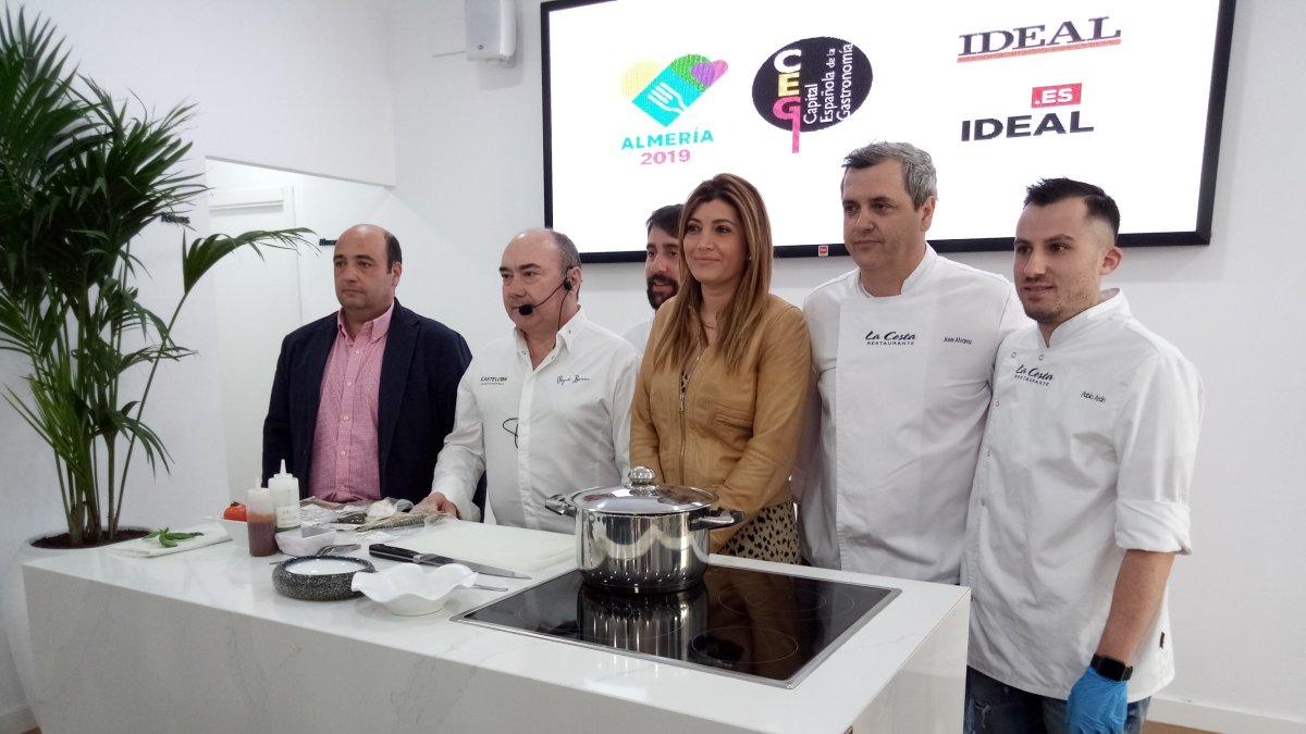 Los chefs durante la presentación de la actividad