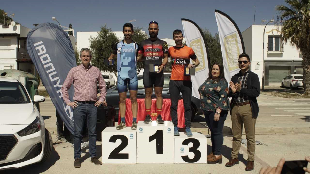 Mercader sube a lo más alto del podio.