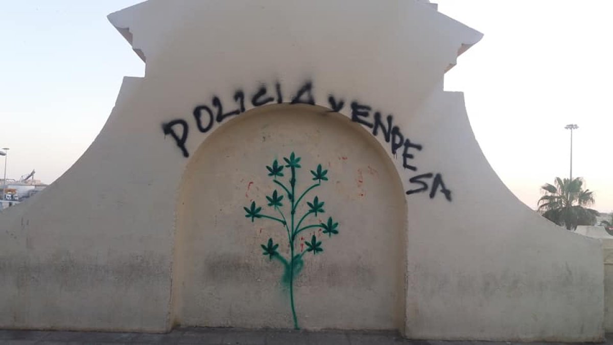 Nueva pintada en las escalinatas de San Roque.