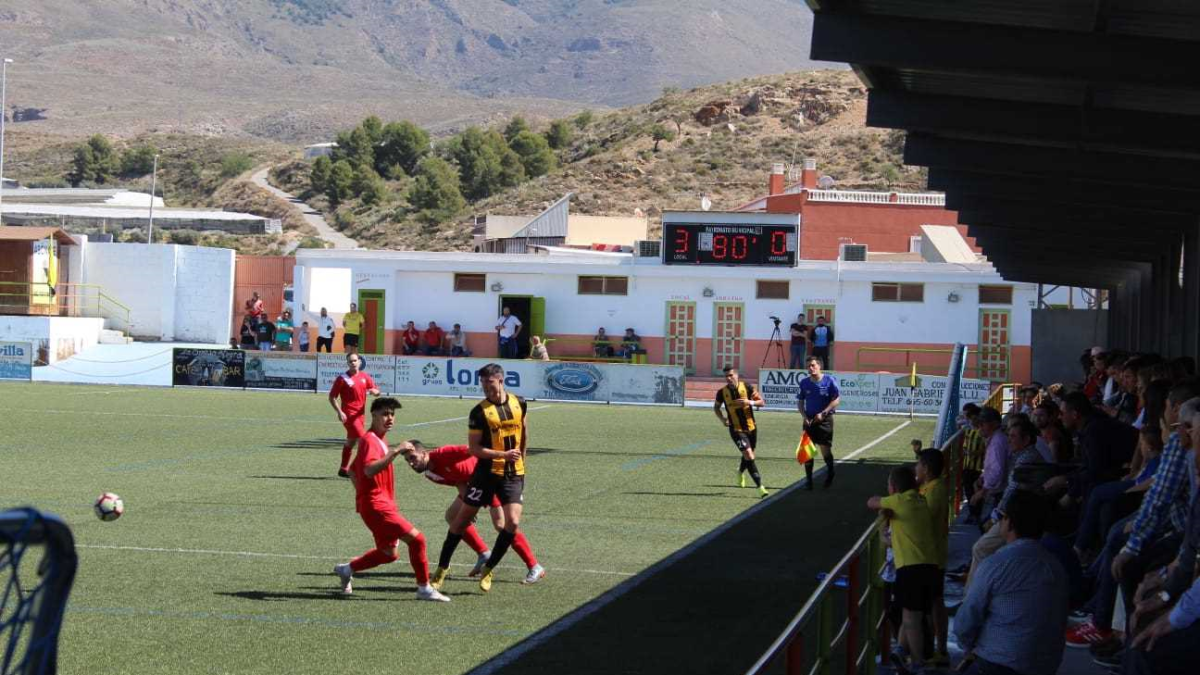 Los jugadores virgitanos disfrutaron en el campo.
