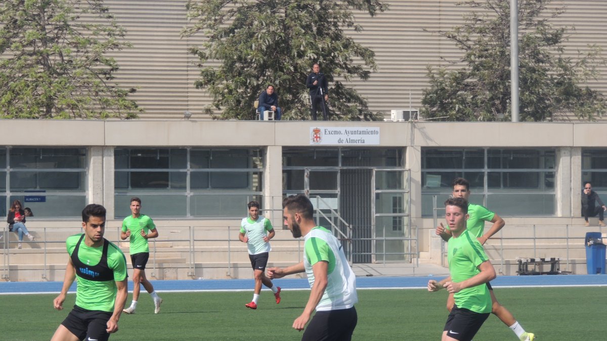 Un momento del partidillo en el campo Anexo.
