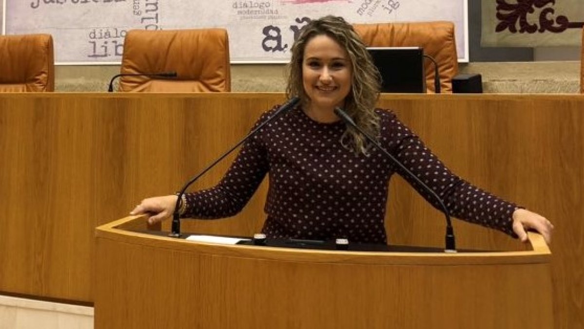 Rosa Maldonado, durante una visita al Parlamento de La Rioja.