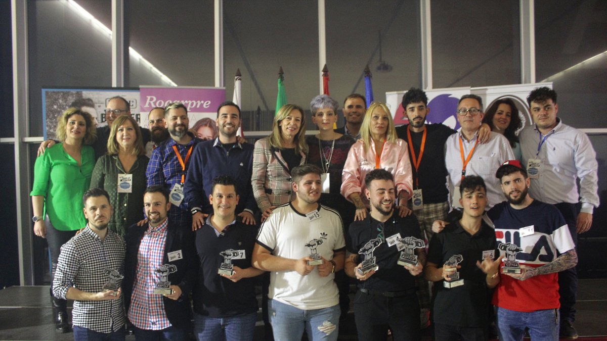 Los ganadores de las tres categorías junto a la organización, jurado y concejales.