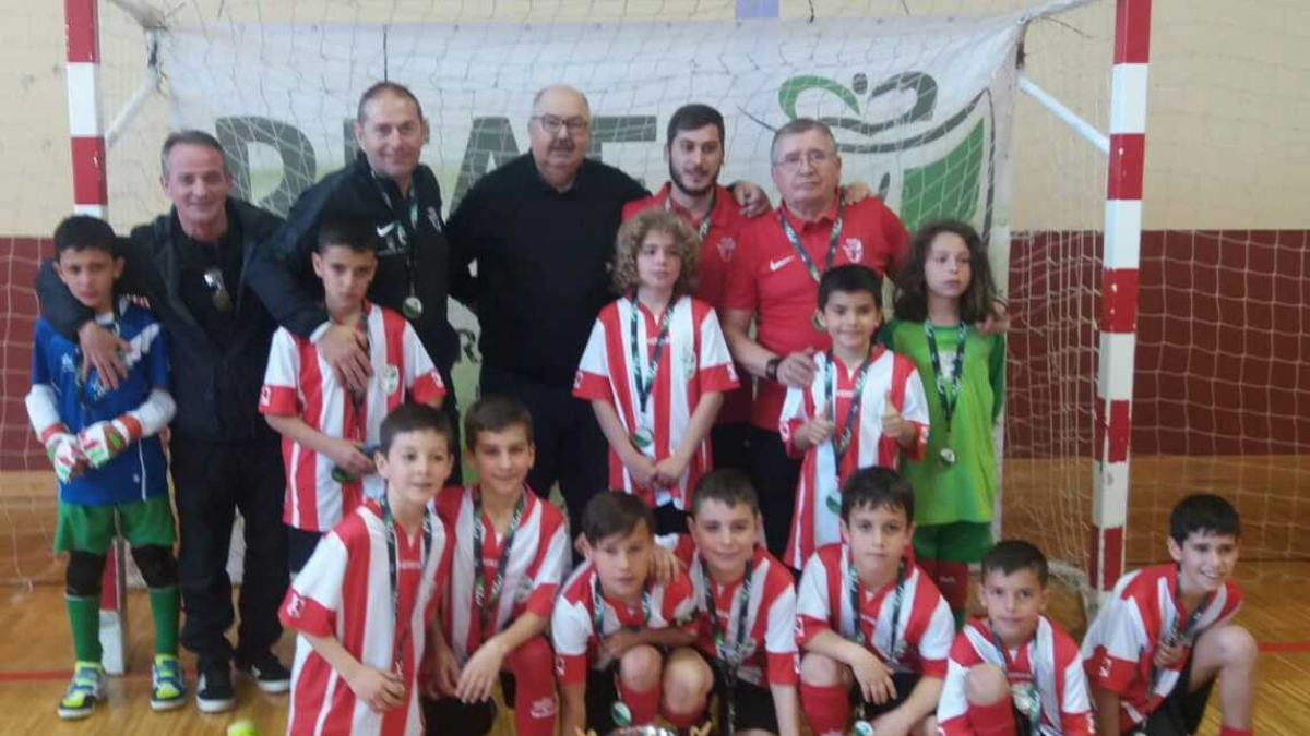 Los niños de Almería con la copa.