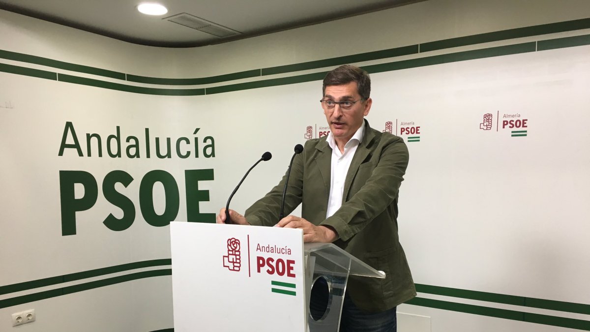 Sánchez Teruel en la sede del PSOE Almería.
