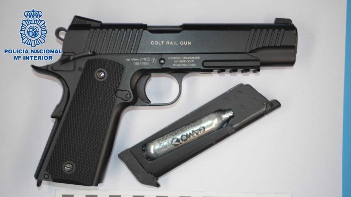 Todos los robos los cometía de noche armado con una pistola o un con cuchillo.
