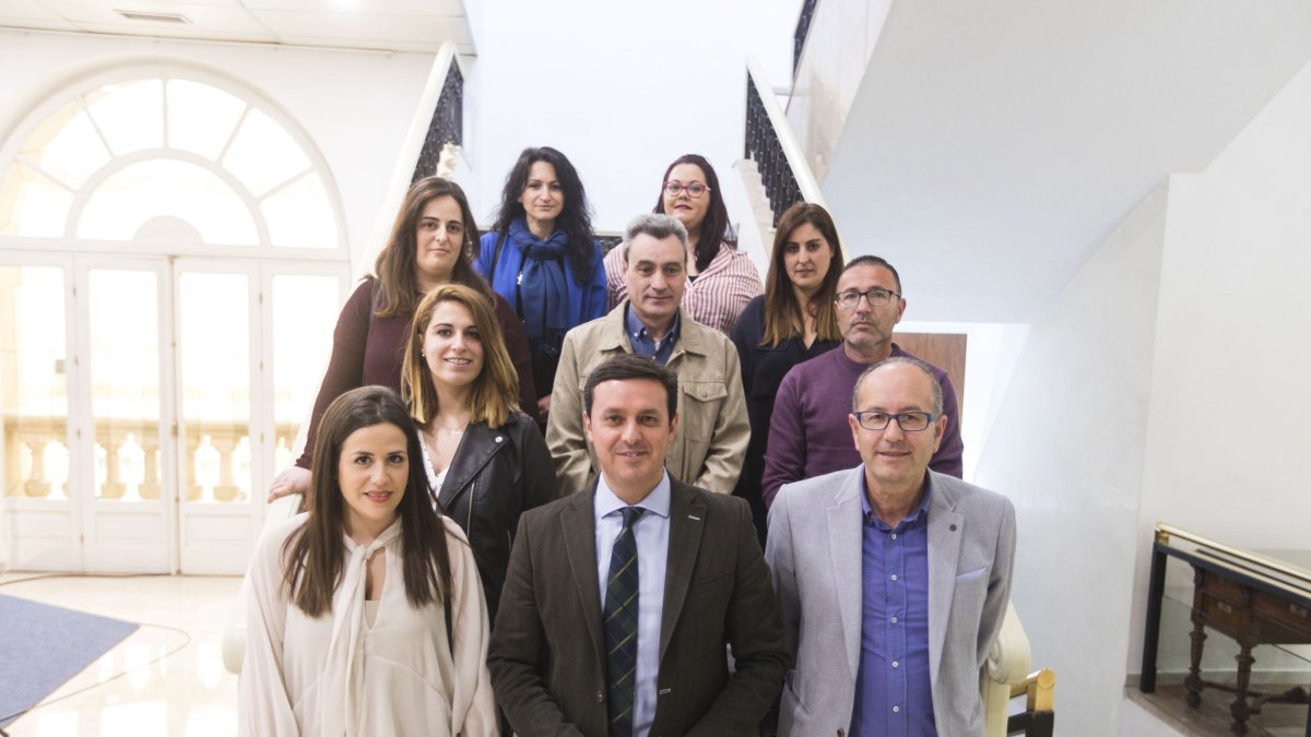 Funcionarios que han tomado posesión con representantes de la Diputación.