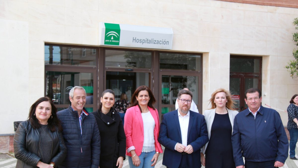 Sánchez Haro junto a varios representantes socialistas de la comarca del Poniente.
