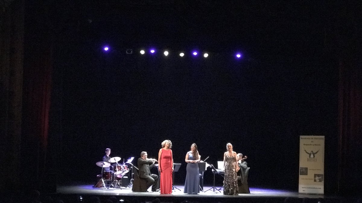 las actrices M. Galera, E. Quiñones y C. Pérez en esta pieza trágico-cómica.