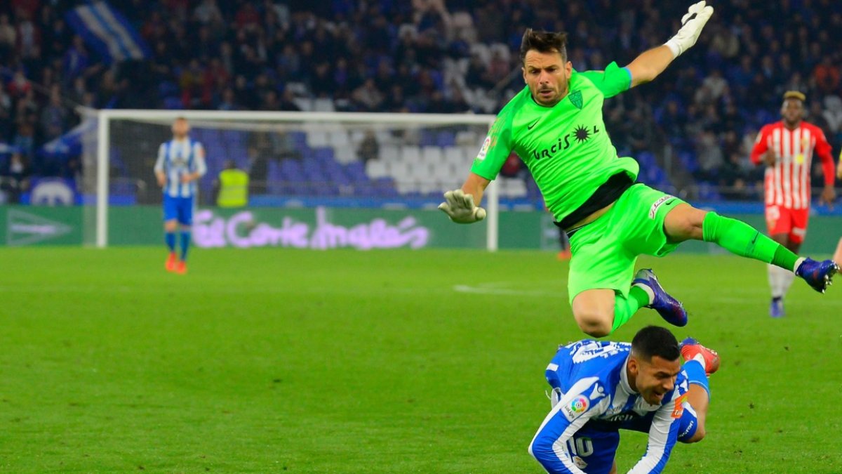 René en una jugada del Deportivo-Almería.