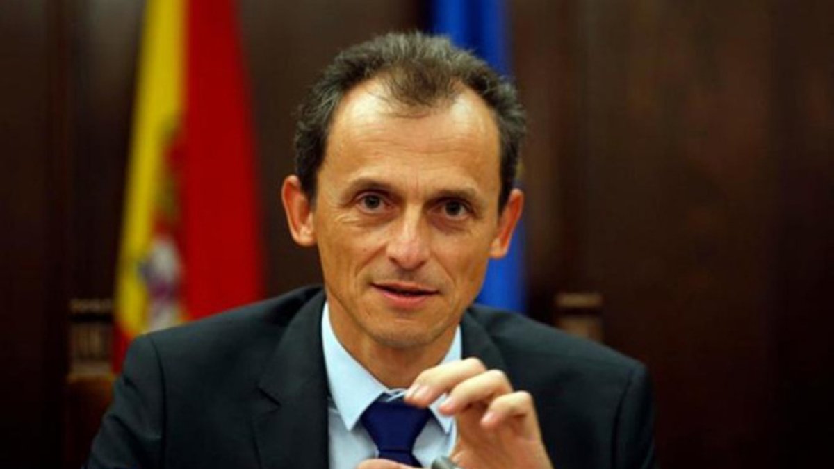 El astronauta y actual ministro de Ciencia, Pedro Duque, ha contestado a las preguntas de alumnos españoles.