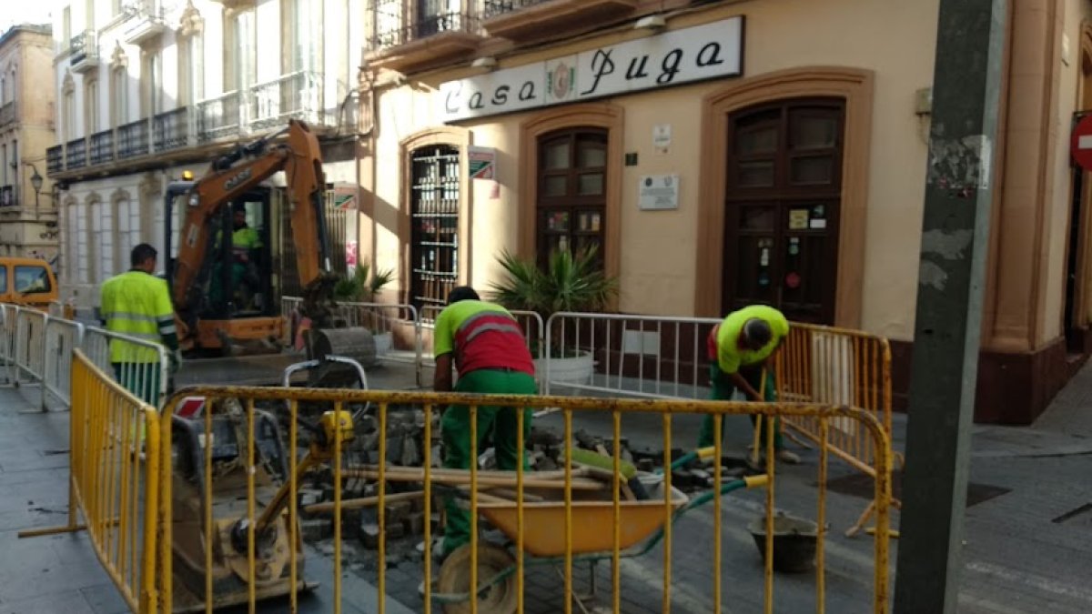 Obras de cambio de adoquinado en calle Jovellanos