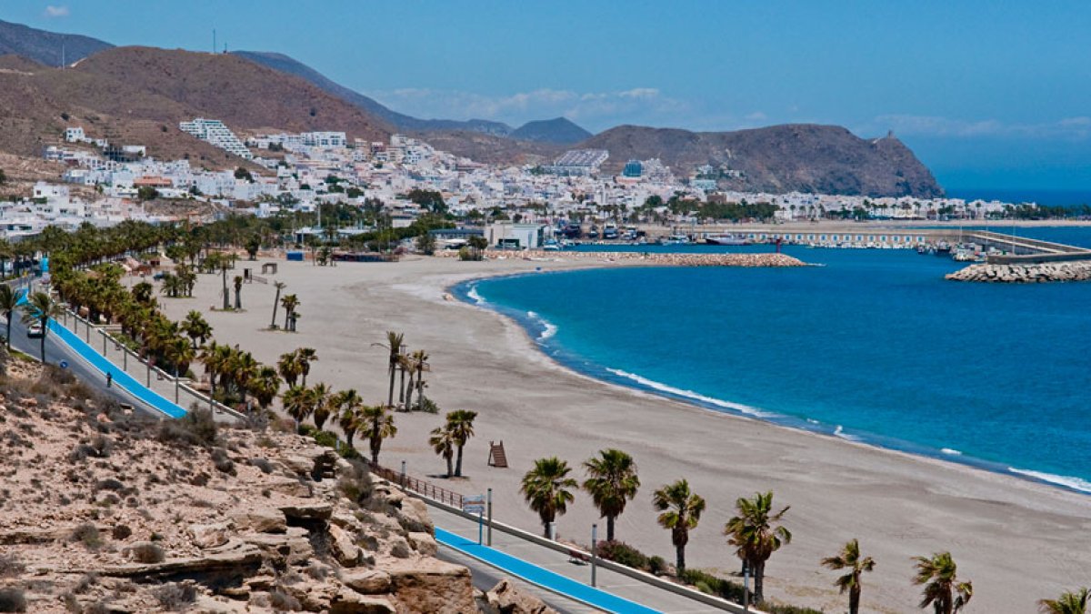 Una de las playas situada en la localidad de Carboneras, en el Levante almeriense.
