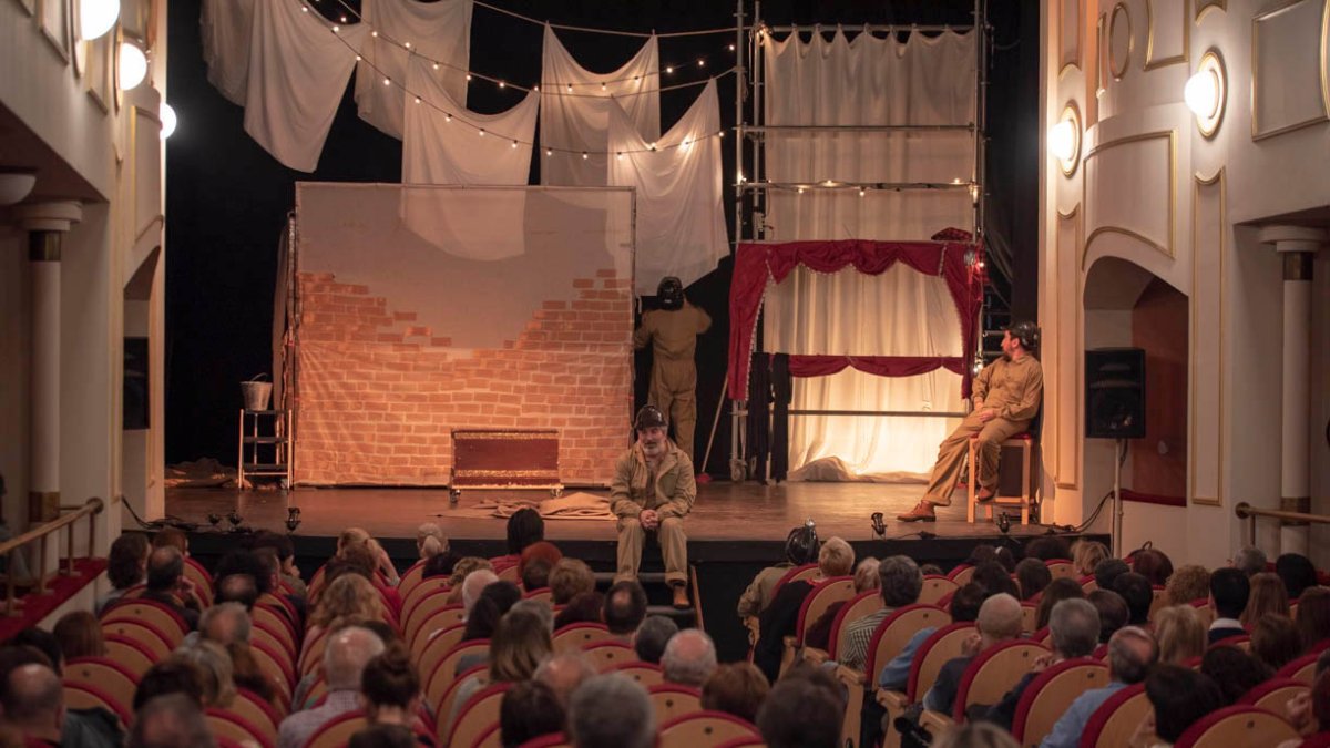 Un Teatro Apolo lleno asiste al estreno de las Jornadas del Siglo de Oro.