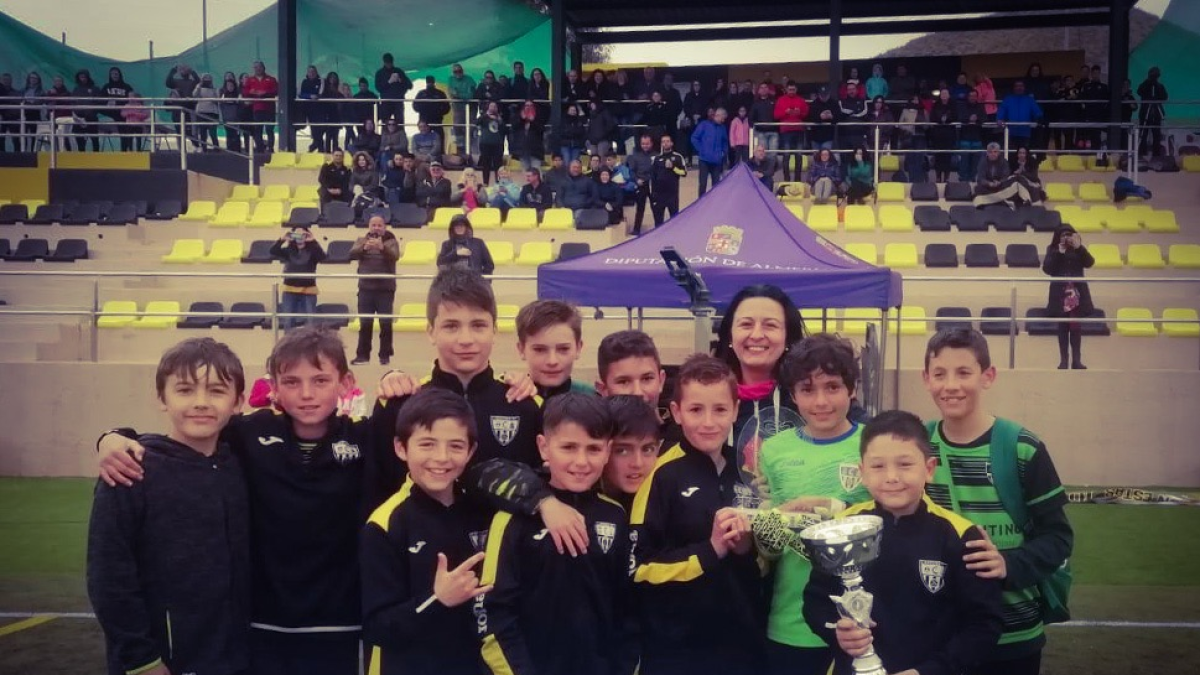 Los campeones saludando a la afición.