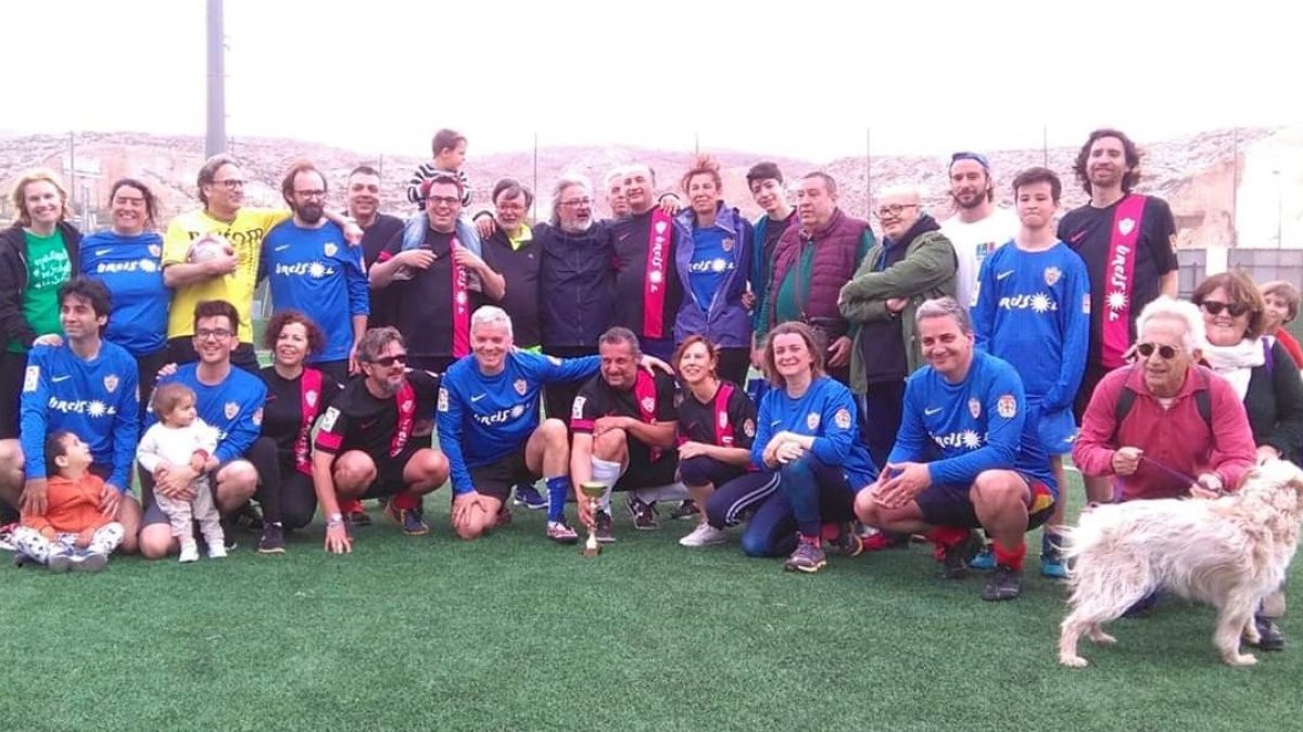 Alineación de poetas y narradores.