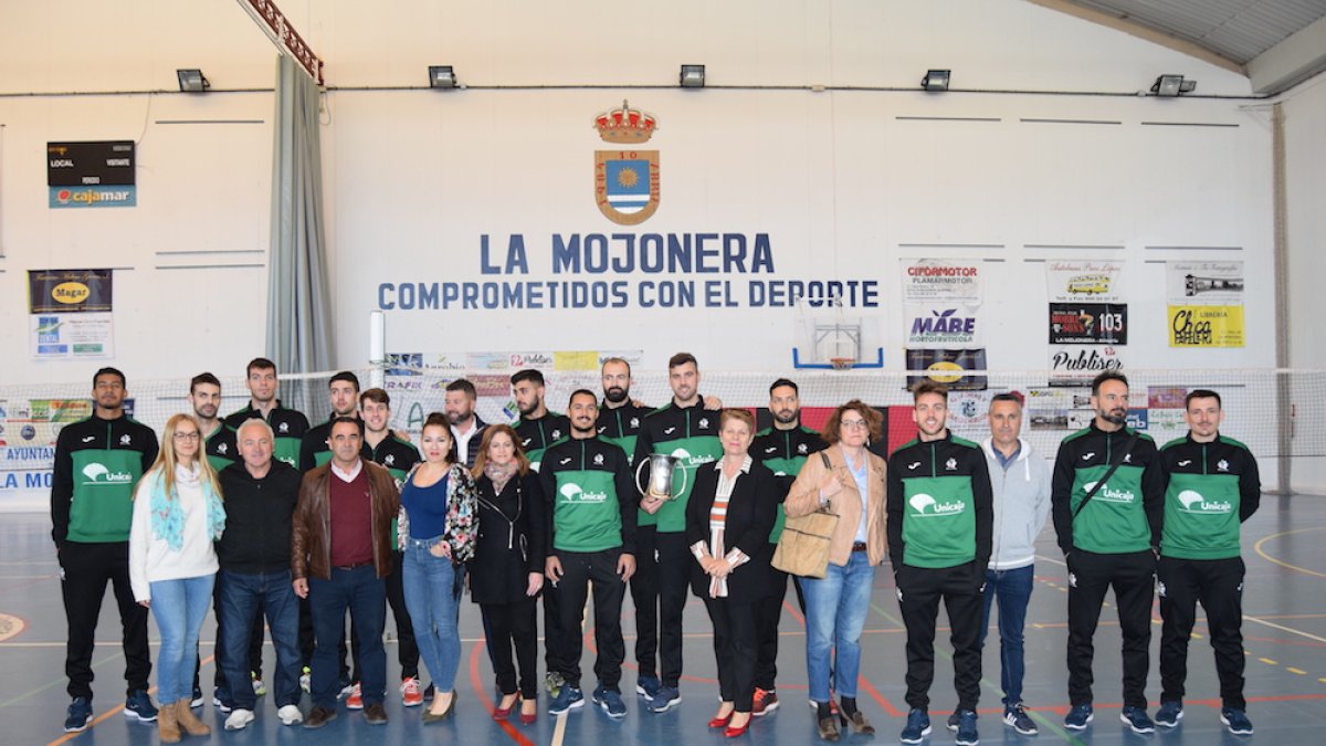 Foto de familia en el IES La Mojonera.